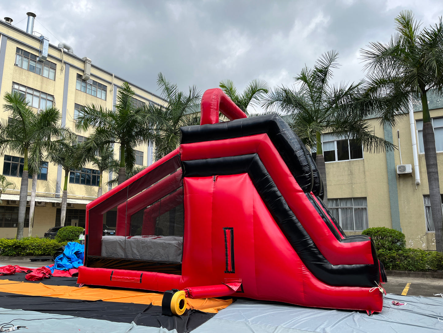 Course, Saut et Glissade Ninja Warrior - 133 pieds