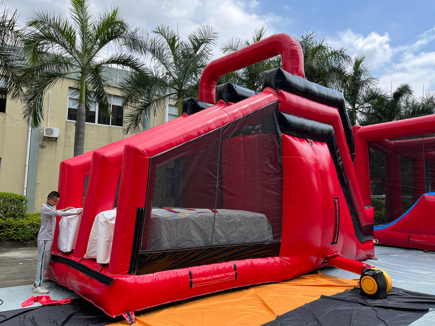 Course, Saut et Glissade Ninja Warrior - 133 pieds