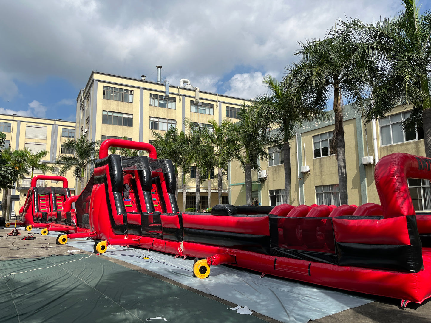 Course, Saut et Glissade Ninja Warrior - 133 pieds