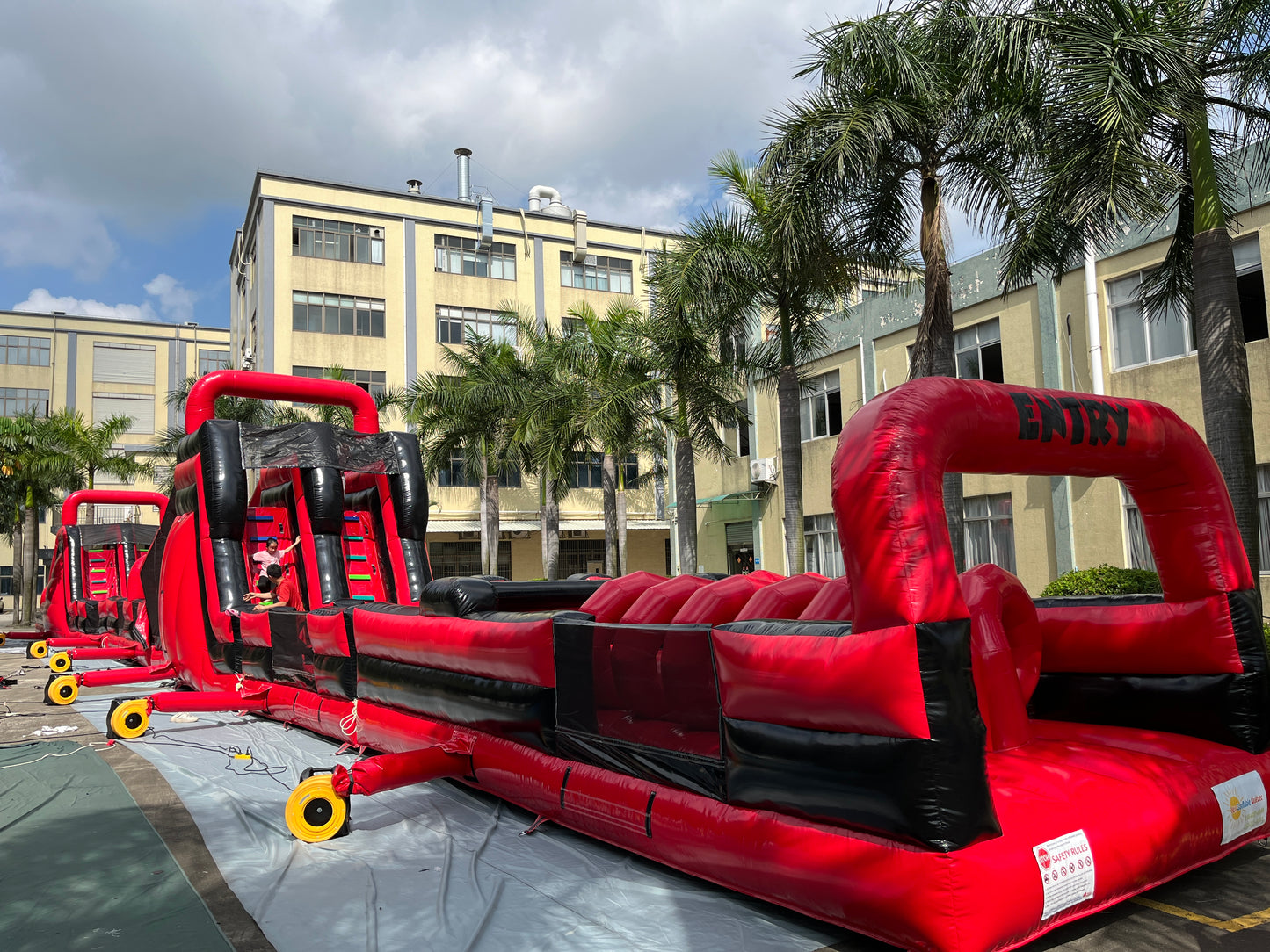 Course, Saut et Glissade Ninja Warrior - 133 pieds