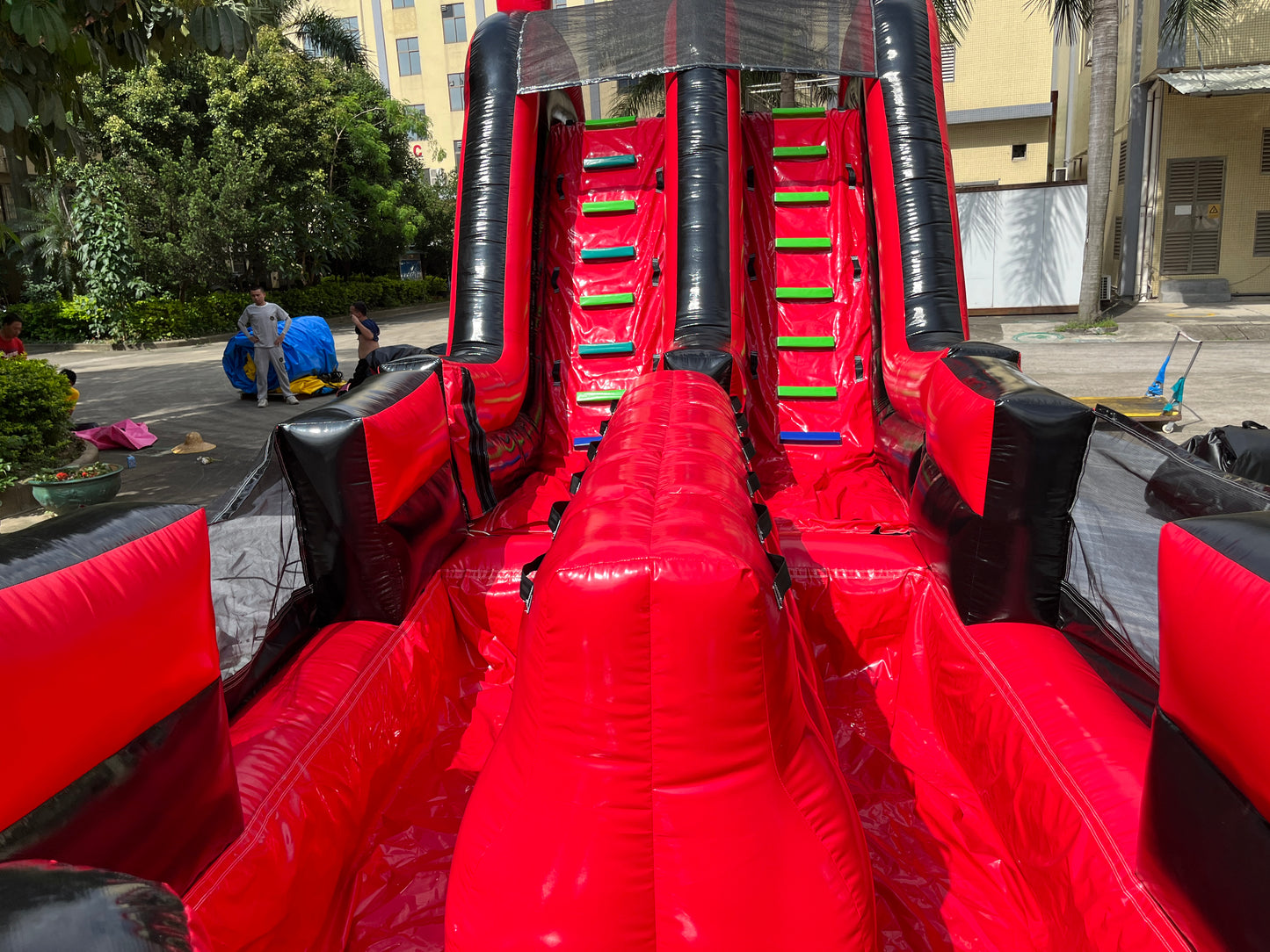 Course, Saut et Glissade Ninja Warrior - 133 pieds