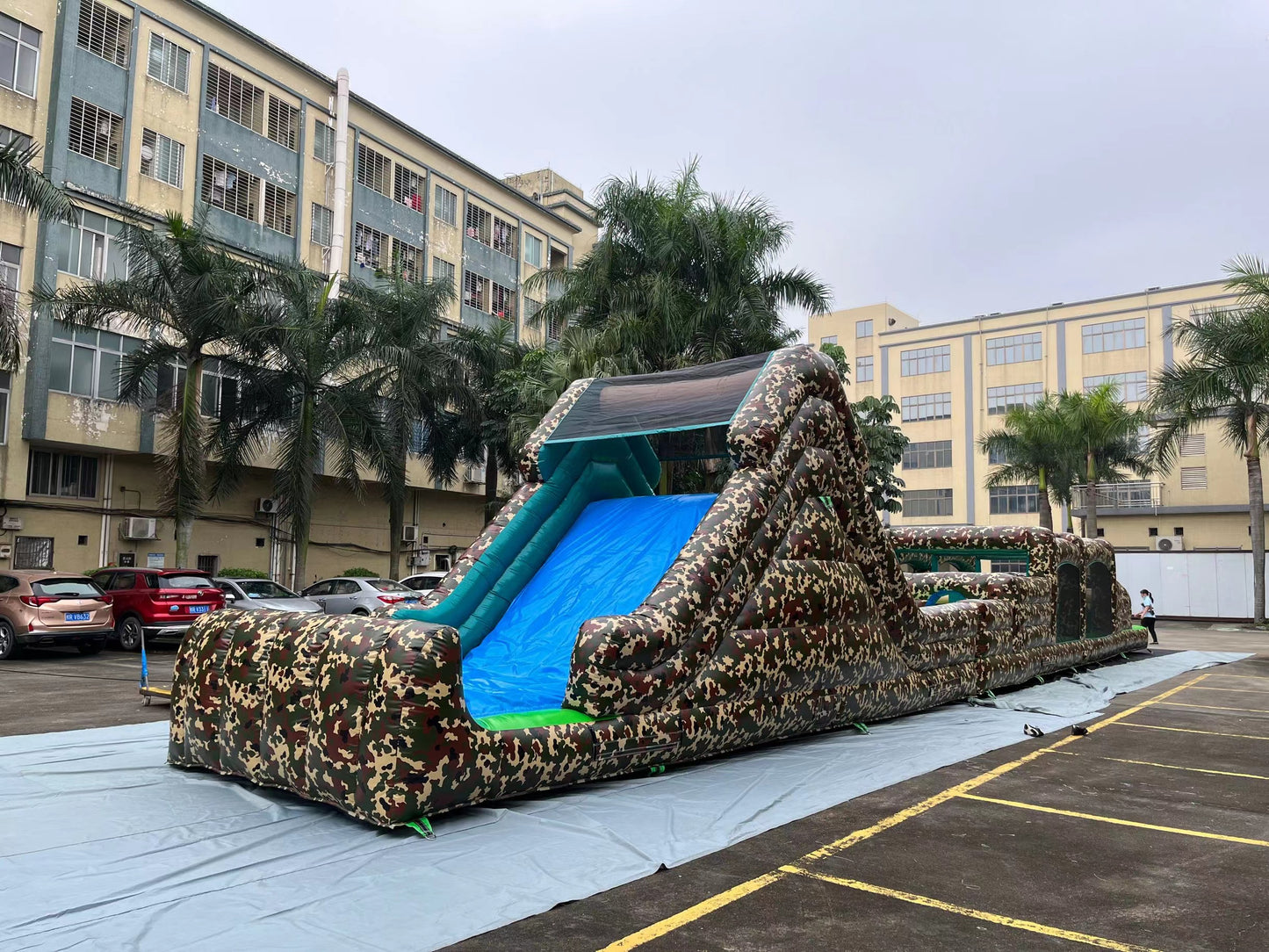 Camouflage Course et Glissade - 71 pieds